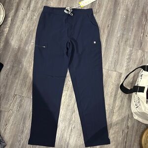 Figs: Women’s Navy scrub Pants